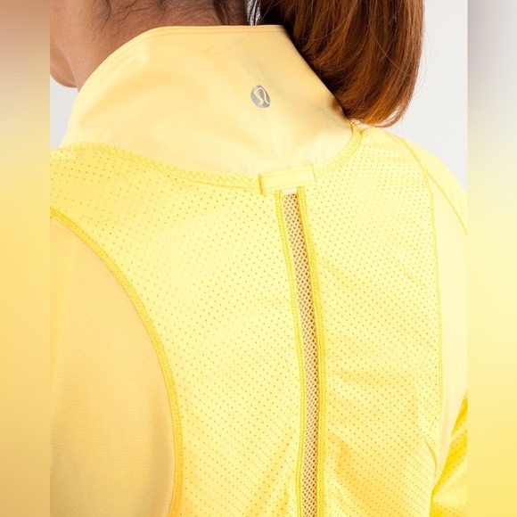 Lululemon Run: Two To Make It True Jacket
Mellow Lemon / Burning Yellow - Picture 15 of 15